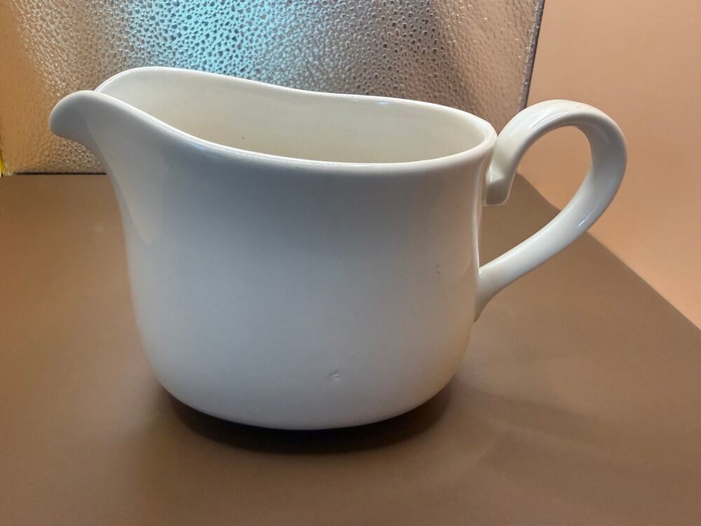Vintage Corning Ware White Gravy Boat Creamer Sauce Pitcher 81-TY D1